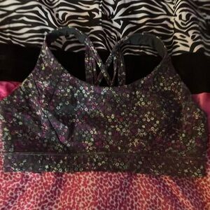 There’s no size on it but I assume large but can fit medium well